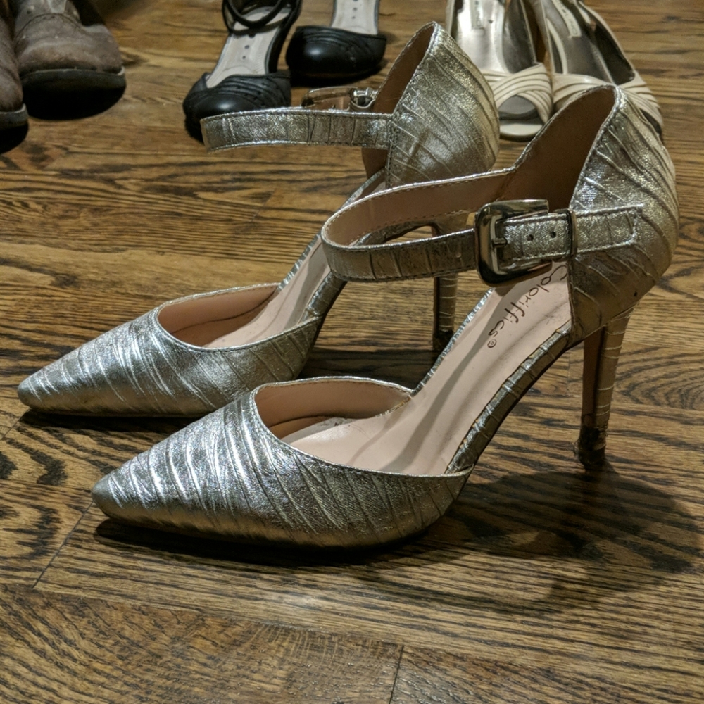 Stunning 4 inch silver pumps
